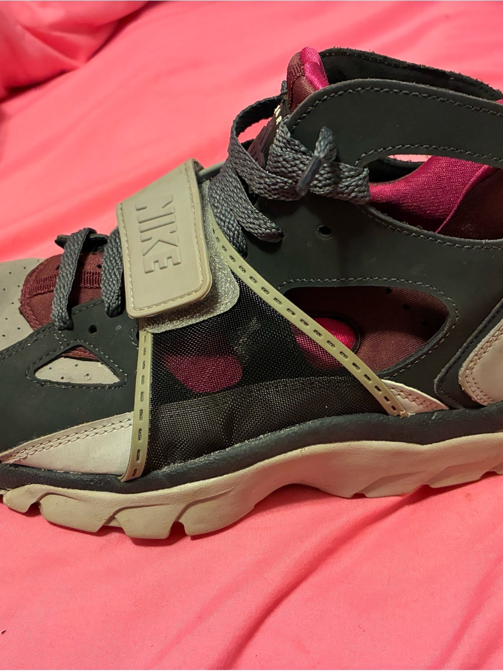 Nike Huarache Wolf grey Hi-Top Sneakers in Black, Gray and Pink (rare)